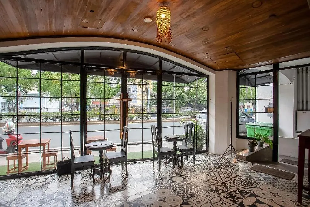 Hotel Connector Hostel Makati City